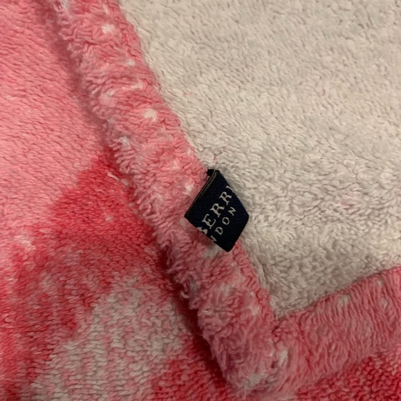 Burberry Authentic Towel - Picture 3 of 4